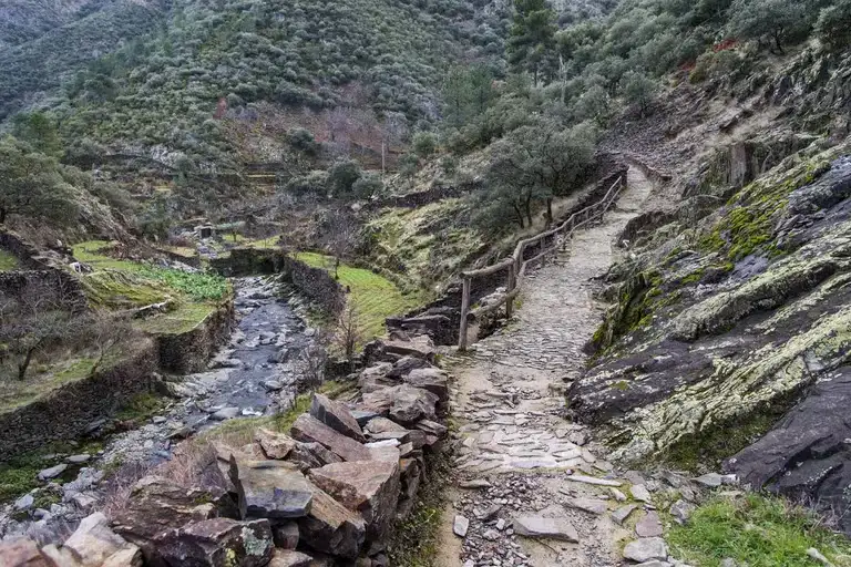 Descubre la cascada de la Meancera en las Hurdes