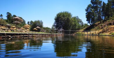 La Piscina Natural de Torre de Don Miguel: Un Paraíso Inclusivo para Todos